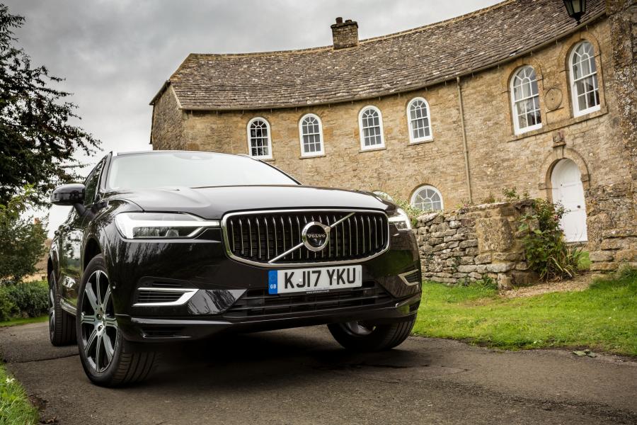  Volvo XC60 T8 Inscription 2017 года  (UK) (фото 26 из 40)